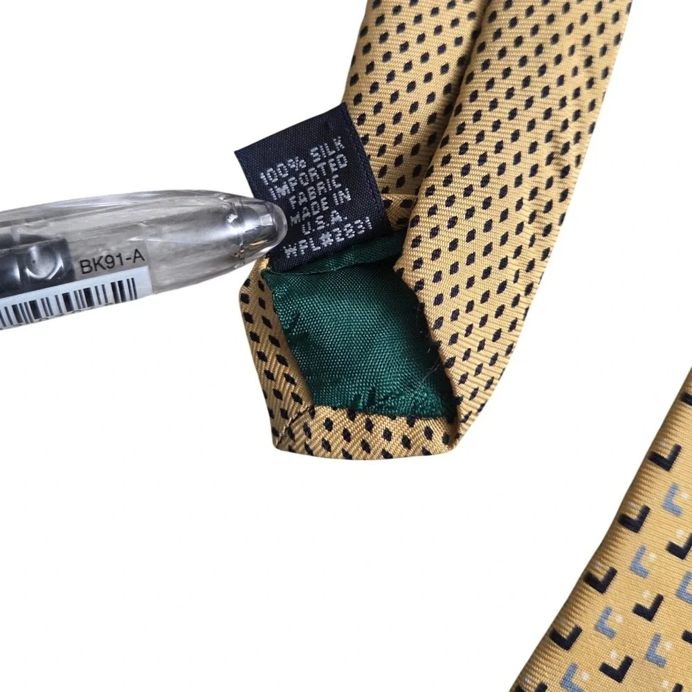 Tommy Hilfiger Mens Imported Silk Necktie Yellow Geometric Pattern USA Tie EUC